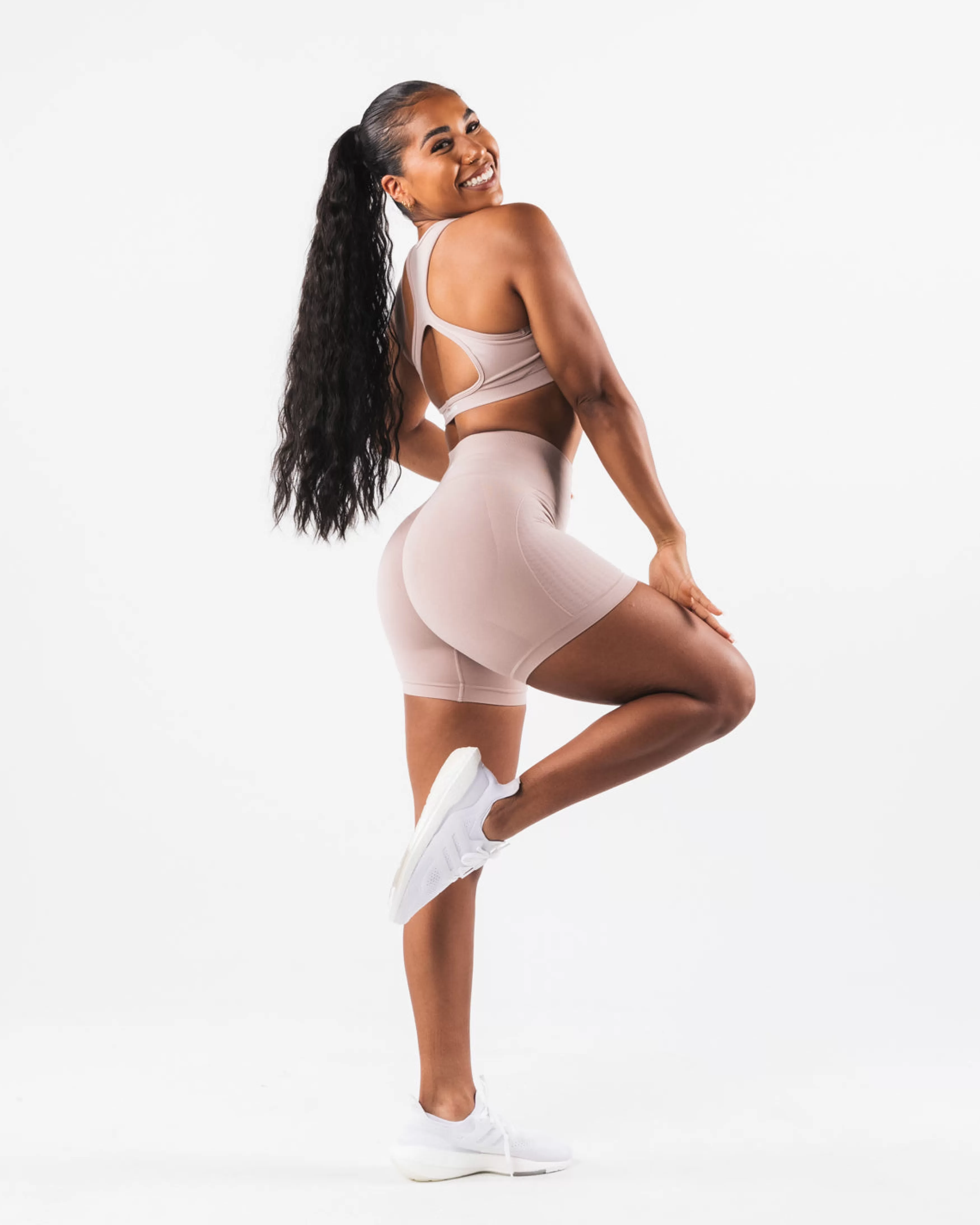 Women Alphalete Athletics Shorts>Amplify Contour Short 5"